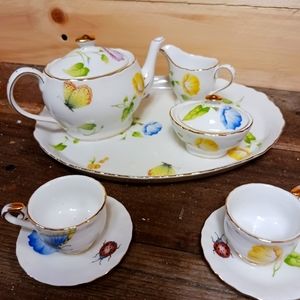 A child's tea set.